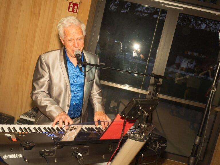 20 Jahre Tanz-Sport-Club Klettgau: Musiker am Keyboard