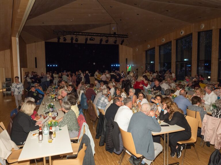 20 Jahre Tanz-Sport-Club Klettgau: Gäste im vollen Saal
