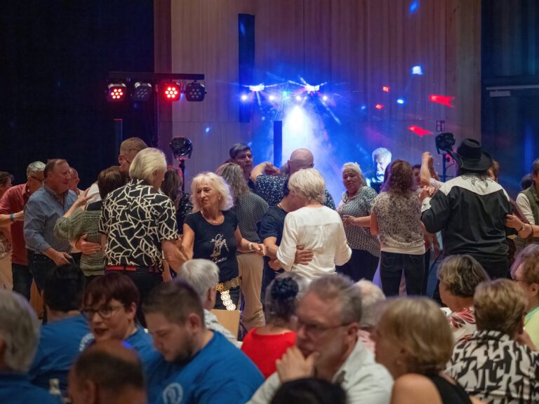 20 Jahre Tanz-Sport-Club Klettgau: Volle Tanzfläche