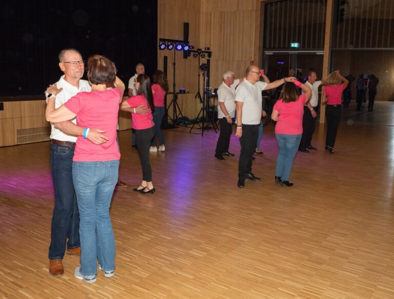 20 Jahre Tanz-Sport-Club Klettgau: Paare auf der Tanzfläche
