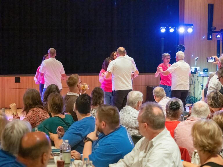 20 Jahre Tanz-Sport-Club Klettgau: Tanzfläche und Gäste