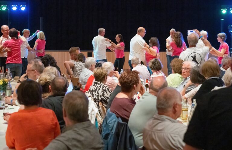 20 Jahre Tanz-Sport-Club Klettgau: Tanzfläche und Gäste